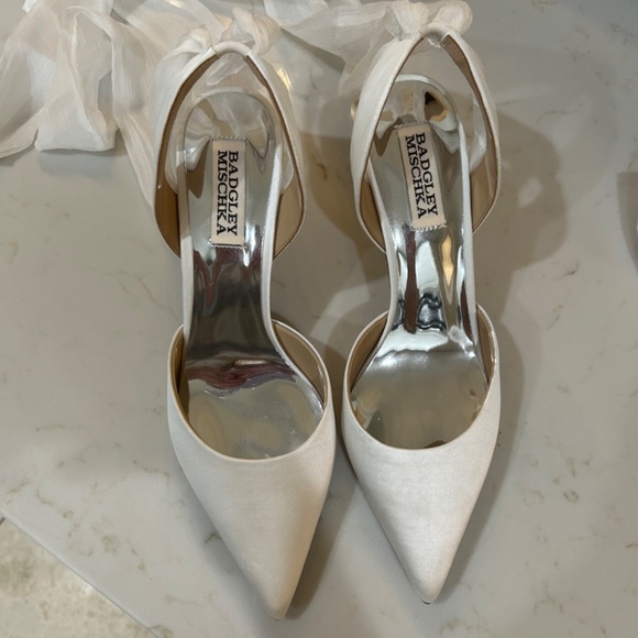 Badgley Mischka Women's Blaze Pump, White Satin - Picture 2 of 4
